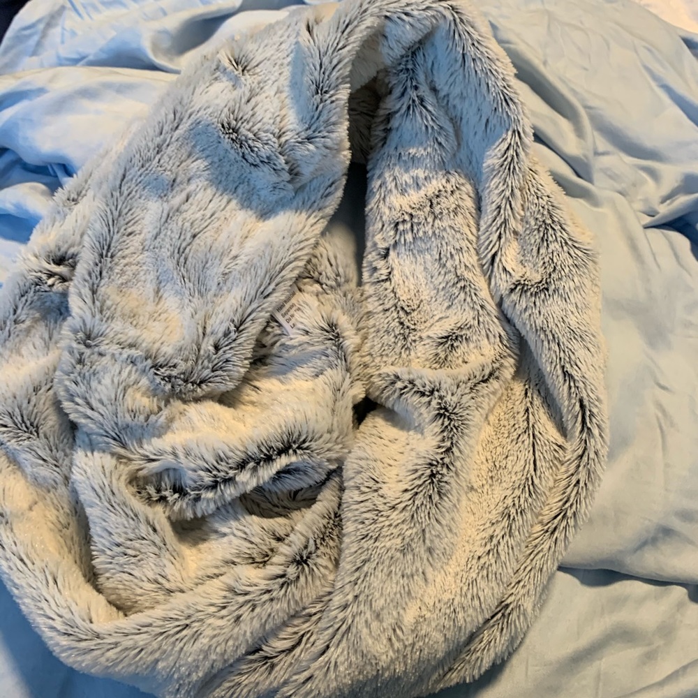 Fake fur scarf